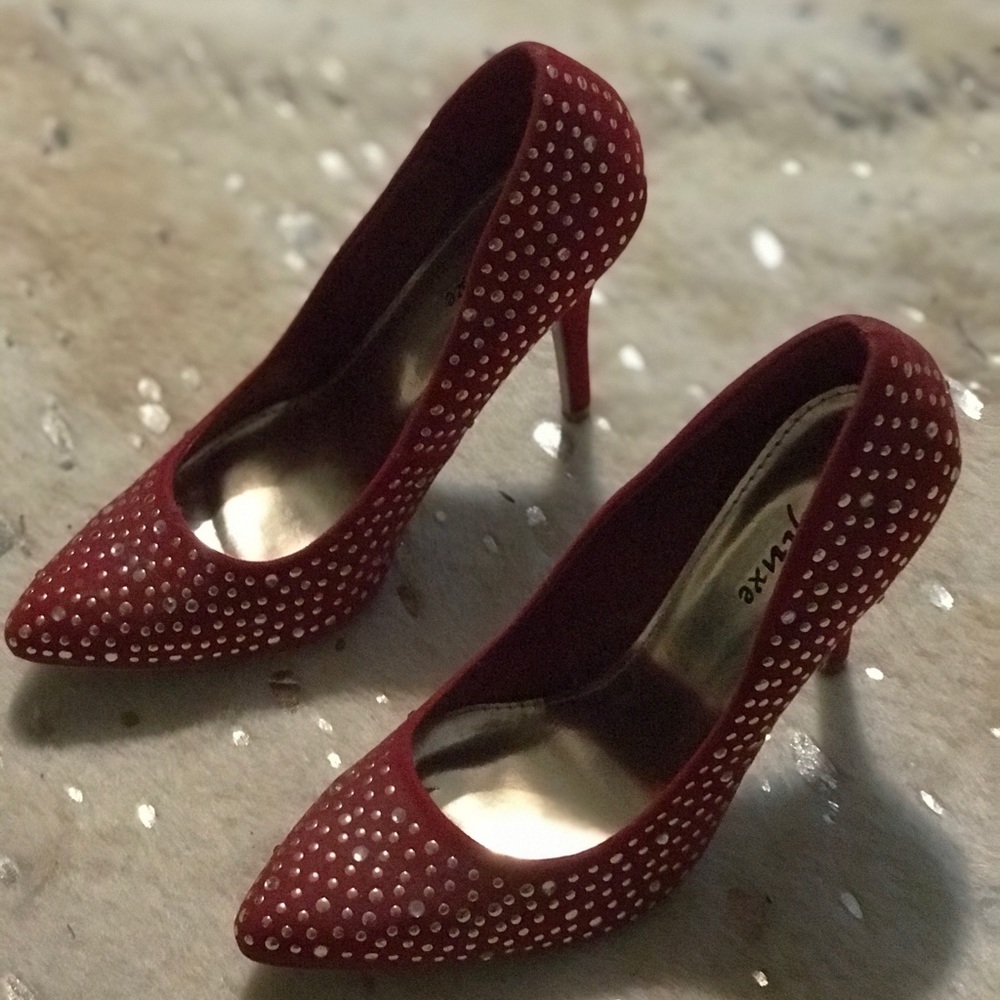 Red pumps